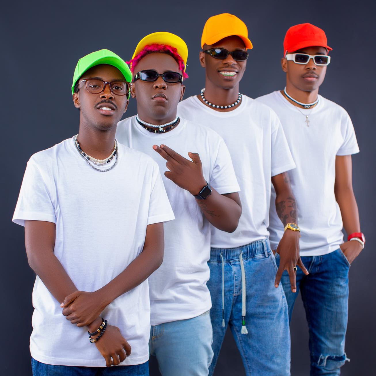 Os Moikanos - Angola Há Festa (Hino)