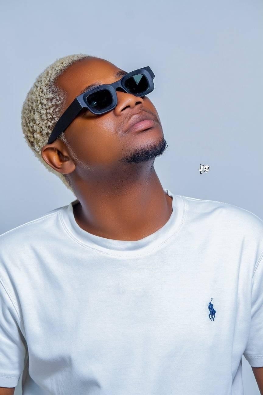 Tshunami - Ela é Que é Bandida (Eu Já Me Traíram)