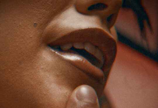 Van Sophie ft. Monsta - Anonimato